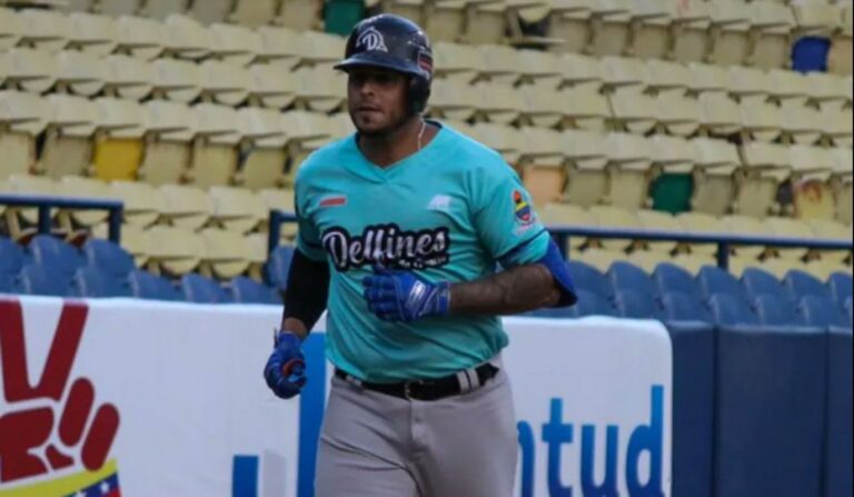 Carlos Rivero-Delfines de La Guaira