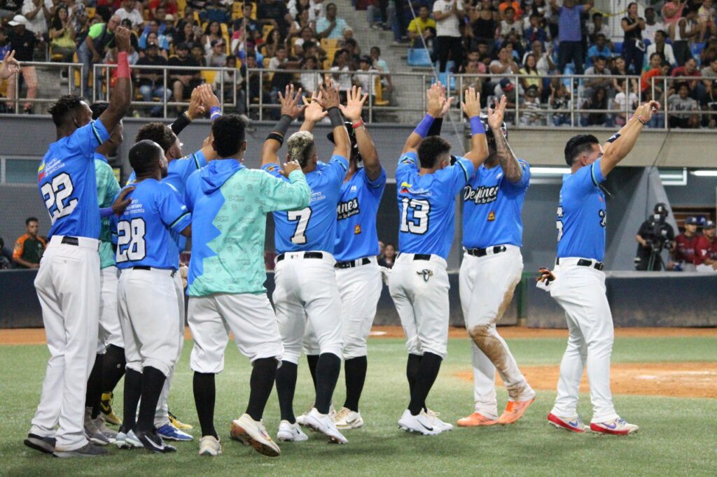 Delfines de La Guaira-Juego 1 Gran Final