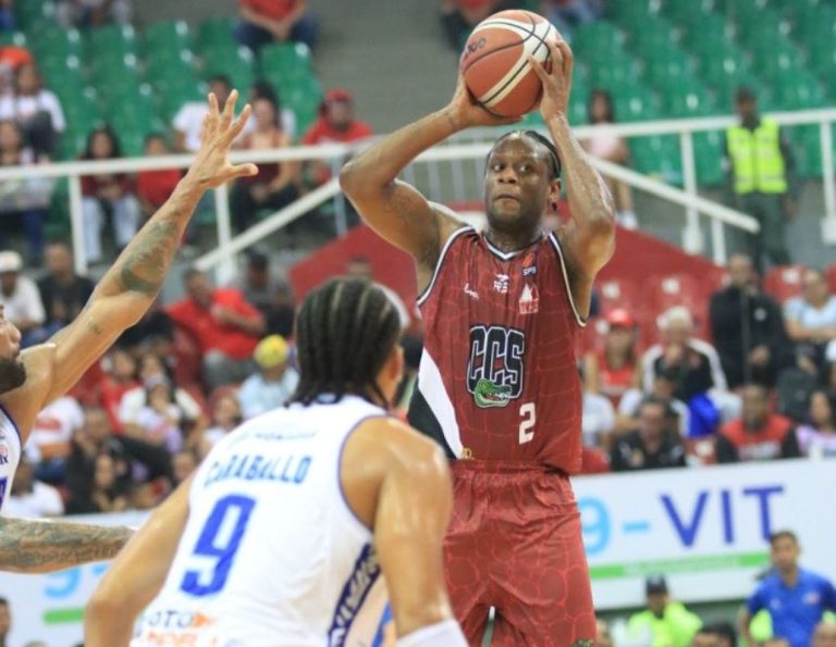 Cocodrilos de Caracas vs Marinos de Oriente