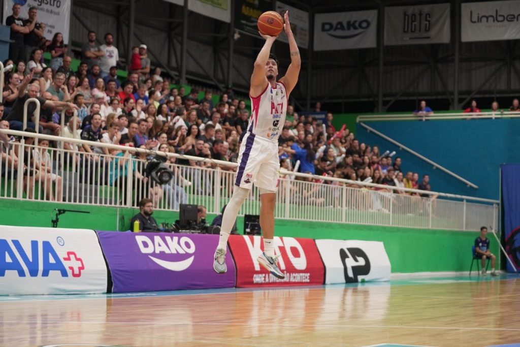 José Santiago Materán-Pato Basquete