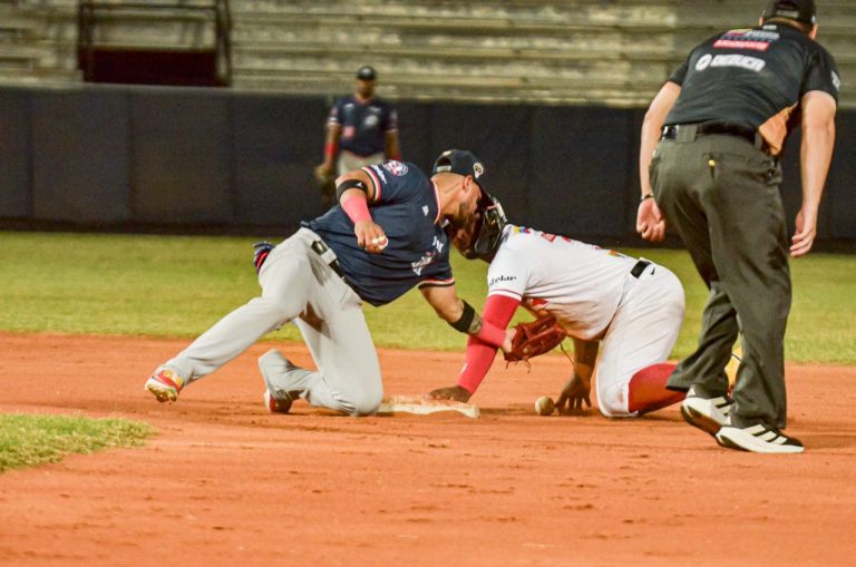 Senadores de Caracas vs Guerreros de Lara