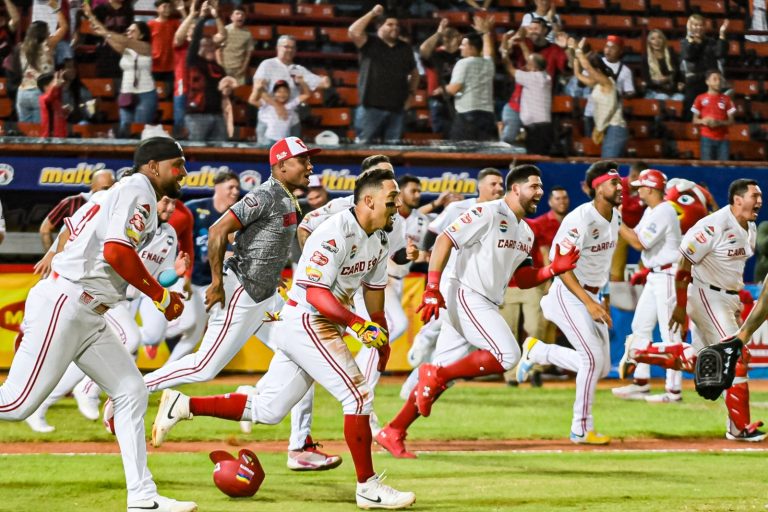 Cardenales de Lara-Navegantes del Magallanes