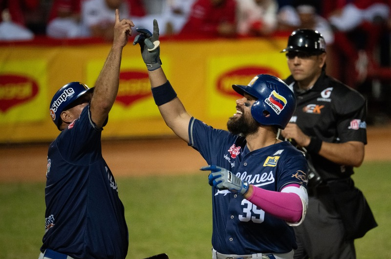 Renato Núñez- Navegantes del Magallanes