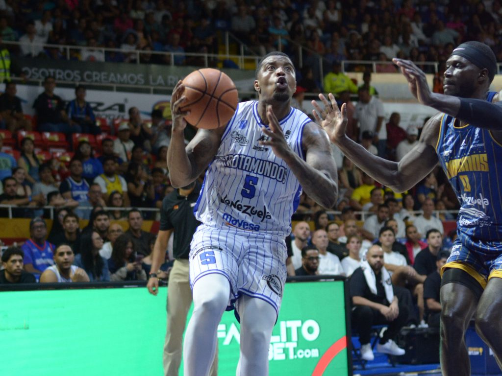 Trotamundos de Carabobo en casa de Marinos de Anzoátegui