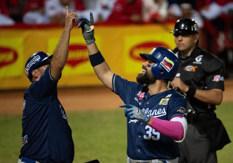 Renato Núñez- Navegantes del Magallanes